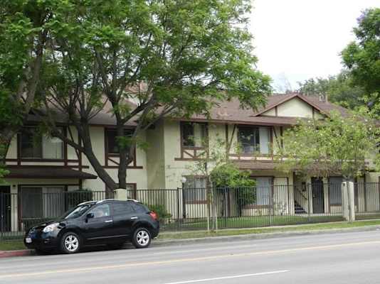 Grove Ave Apts property